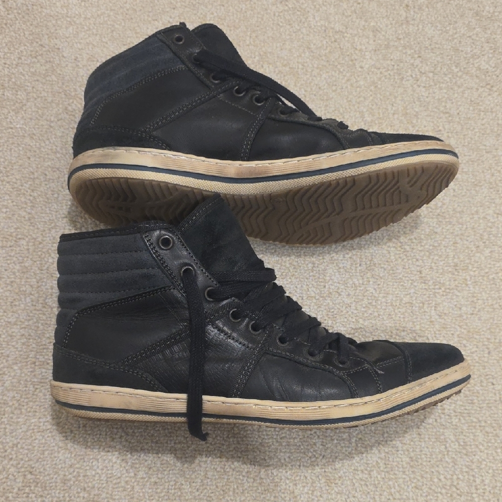 Stylish Black High-Top Men's Sneakers